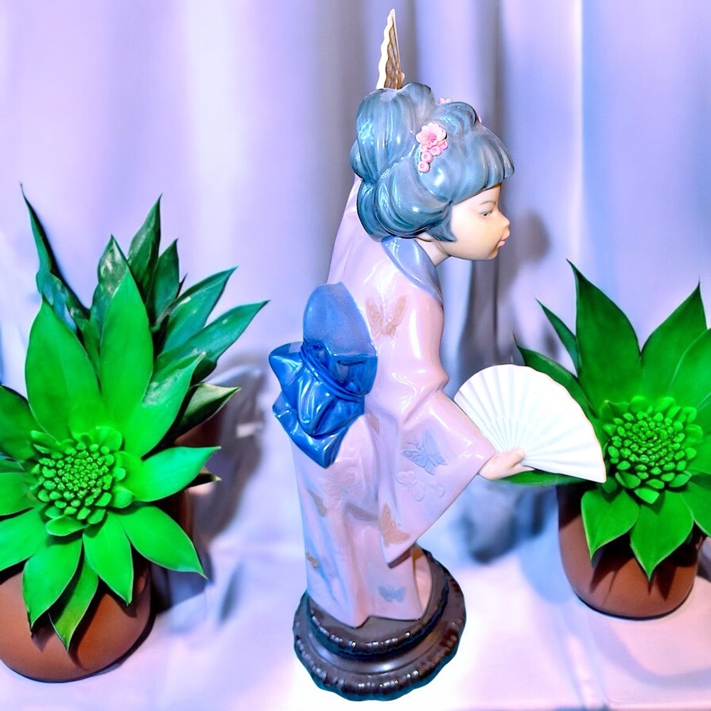 Retired Lladró Madame Butterfly - Japanese Girl With Fan Figurine #4991 - Picture 8 of 16